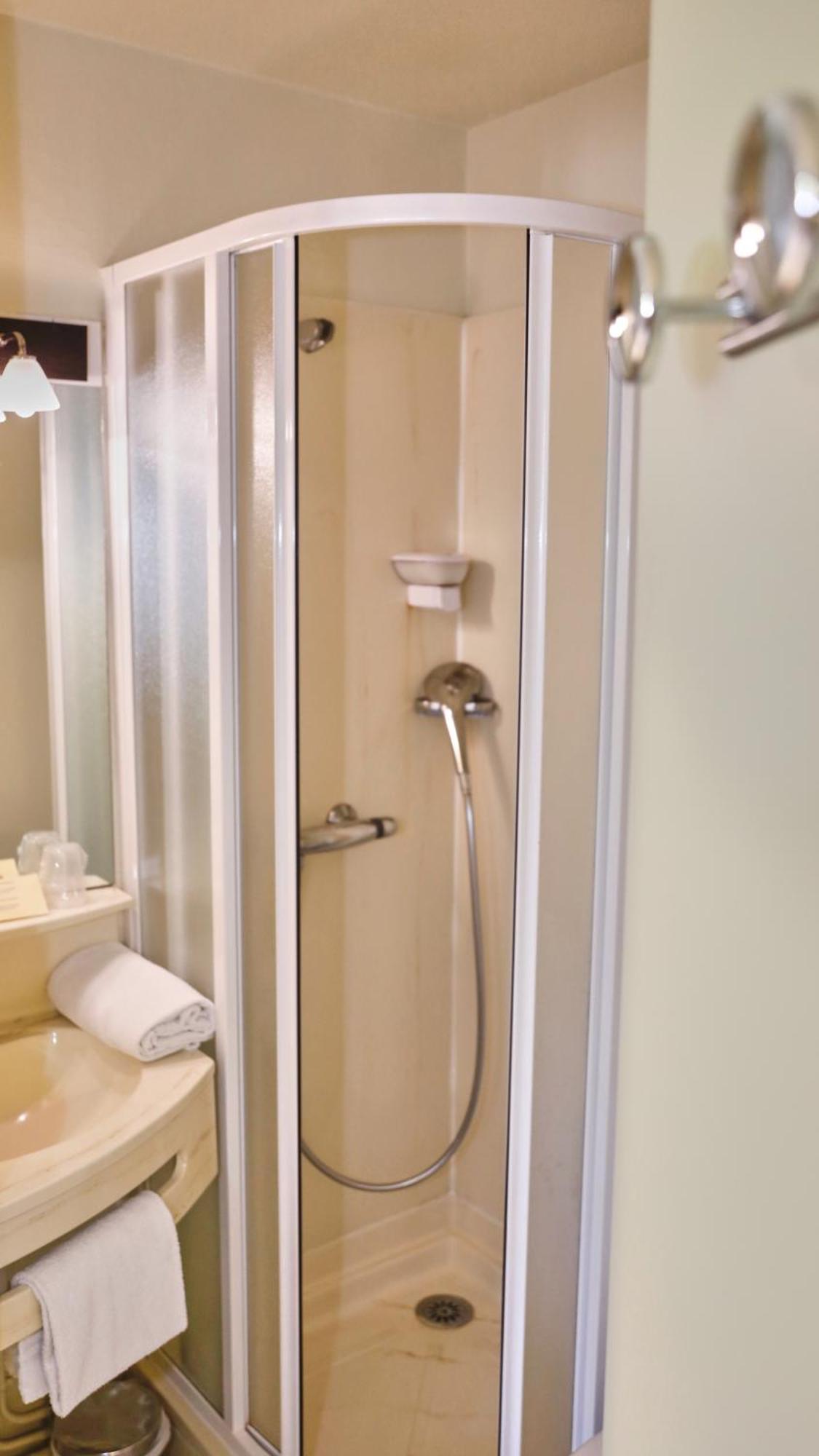 Brit Hotel Chambery Luaran gambar